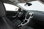 Vauxhall Astra GTC 2012 года
